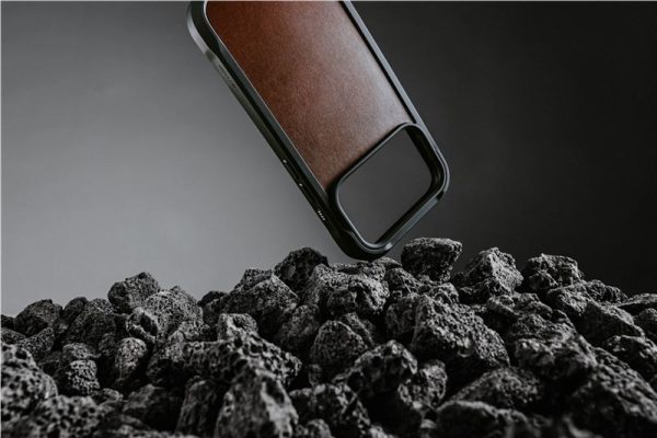 Nomad Rugged Leather Case rustic brown (Horween)-Apple iPhone 17 Pro Max (NM011796858) - Image 15