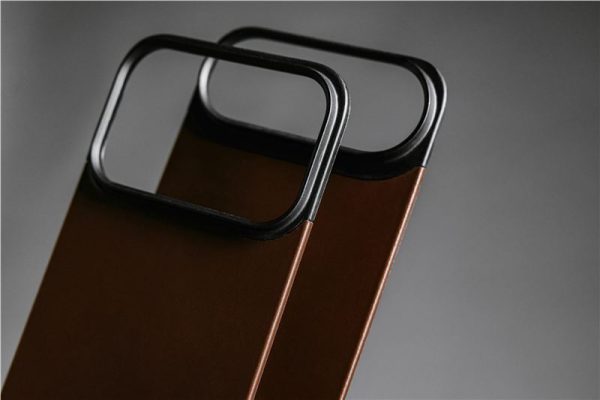 rustic brown (Horween) - iPhone Air
