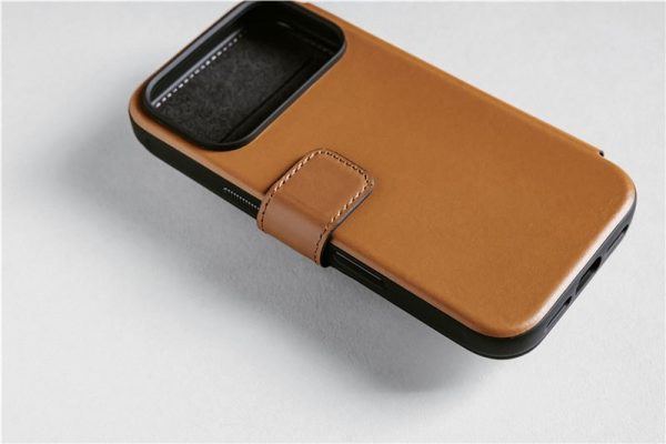 Nomad Modern Leather Folio english tan-Apple iPhone 17 Pro Max (NM014124858) - Image 14