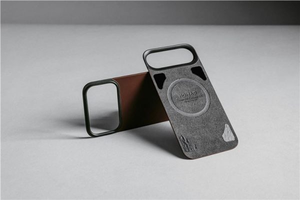 Nomad Magnetic Leather Back rustic brown (Horween) Magsafe-Apple iPhone 17 Pro (NM014407858) - Image 9