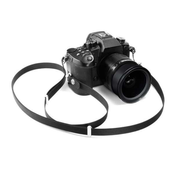 SPIGEN DA30L LANYARD STRAP CROSSBODY BLACK (AFA10614) - Image 9