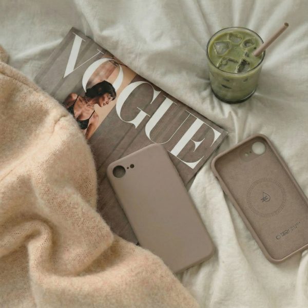 TECH-PROTECT SILICONE MAGSAFE IPHONE 16E / 17E CHOCOLATE BROWN - Image 4