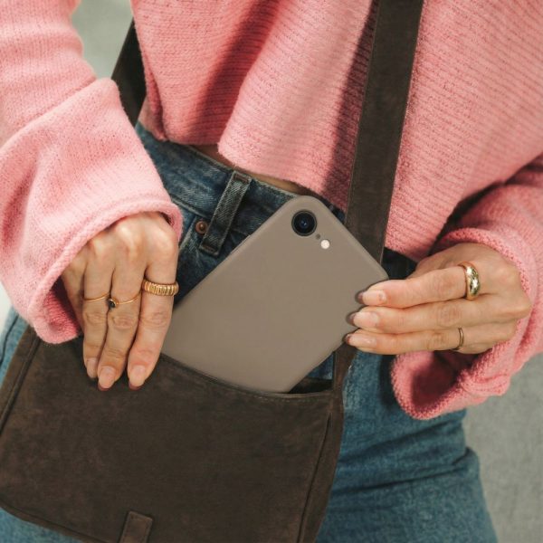 TECH-PROTECT SILICONE MAGSAFE IPHONE 16E / 17E CHOCOLATE BROWN - Image 5